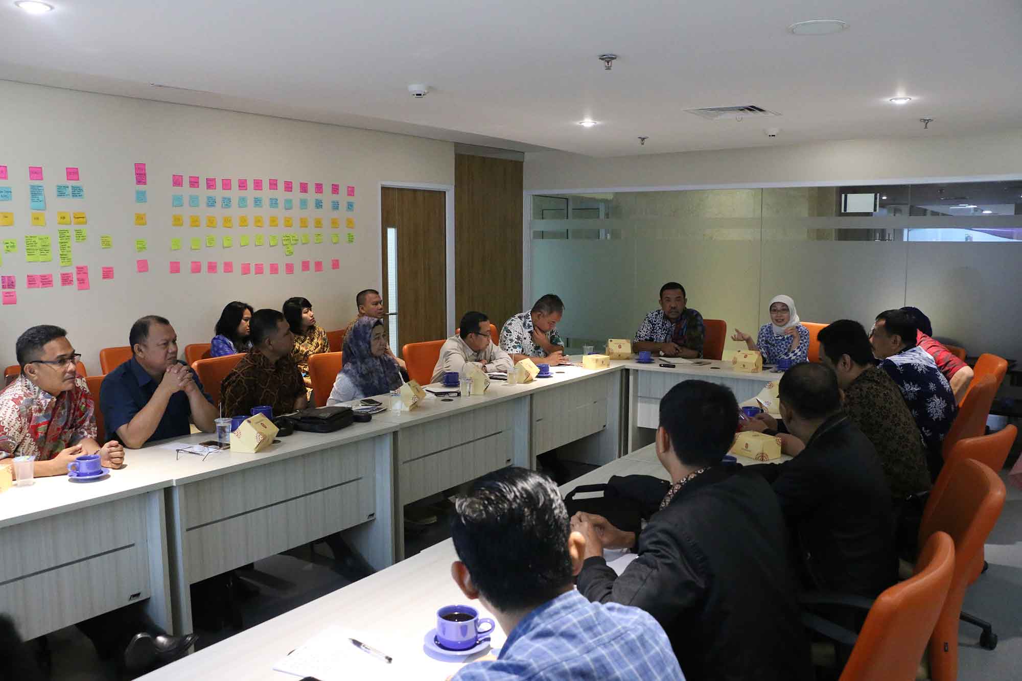 Kadis Kominfotik Menerima Kunjungan Kerja   Kehumasan Pemprov Riau di Ruang EIS,